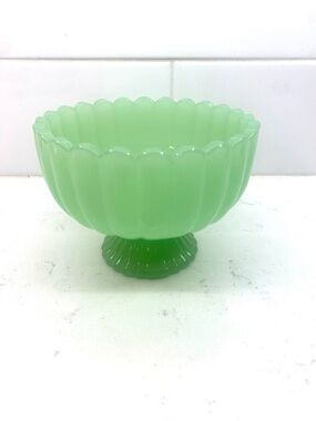 TableCraft Jadeite Green Glass Dessert Bowl Pedestal Soda Fountain Retro Shabby